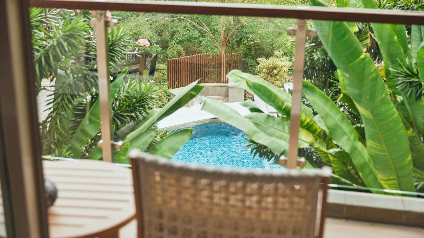 Hotel Rimba By Ayana Bali Jimbaran Exterior foto A view of the pool at the hotel